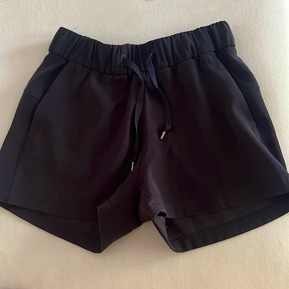 Lululemon inner glow high-rise short 3 inch size 2